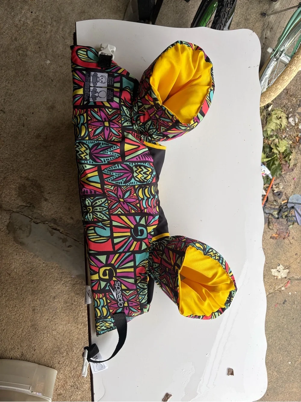 Speedo Bright Multicolor Geometric Swim Float with Yellow Edge